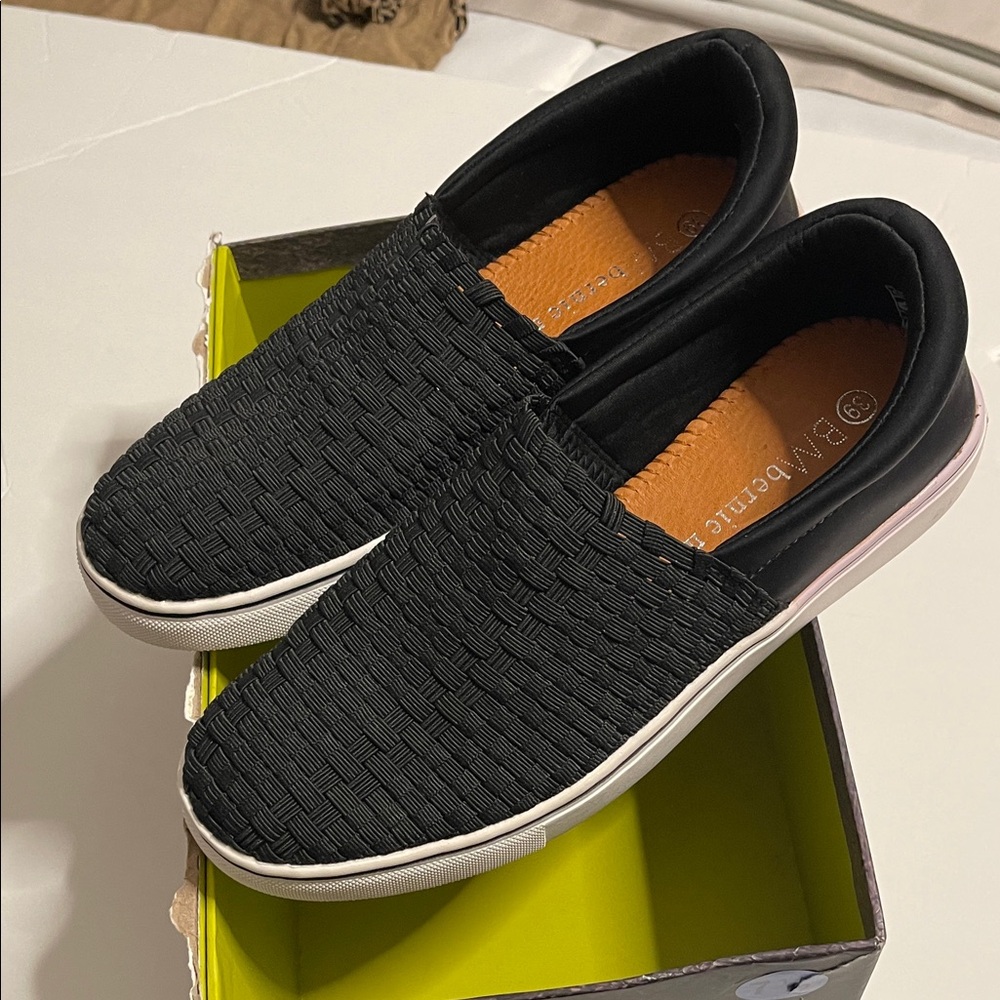 bernie mev. Black Woven Athletic Shoes